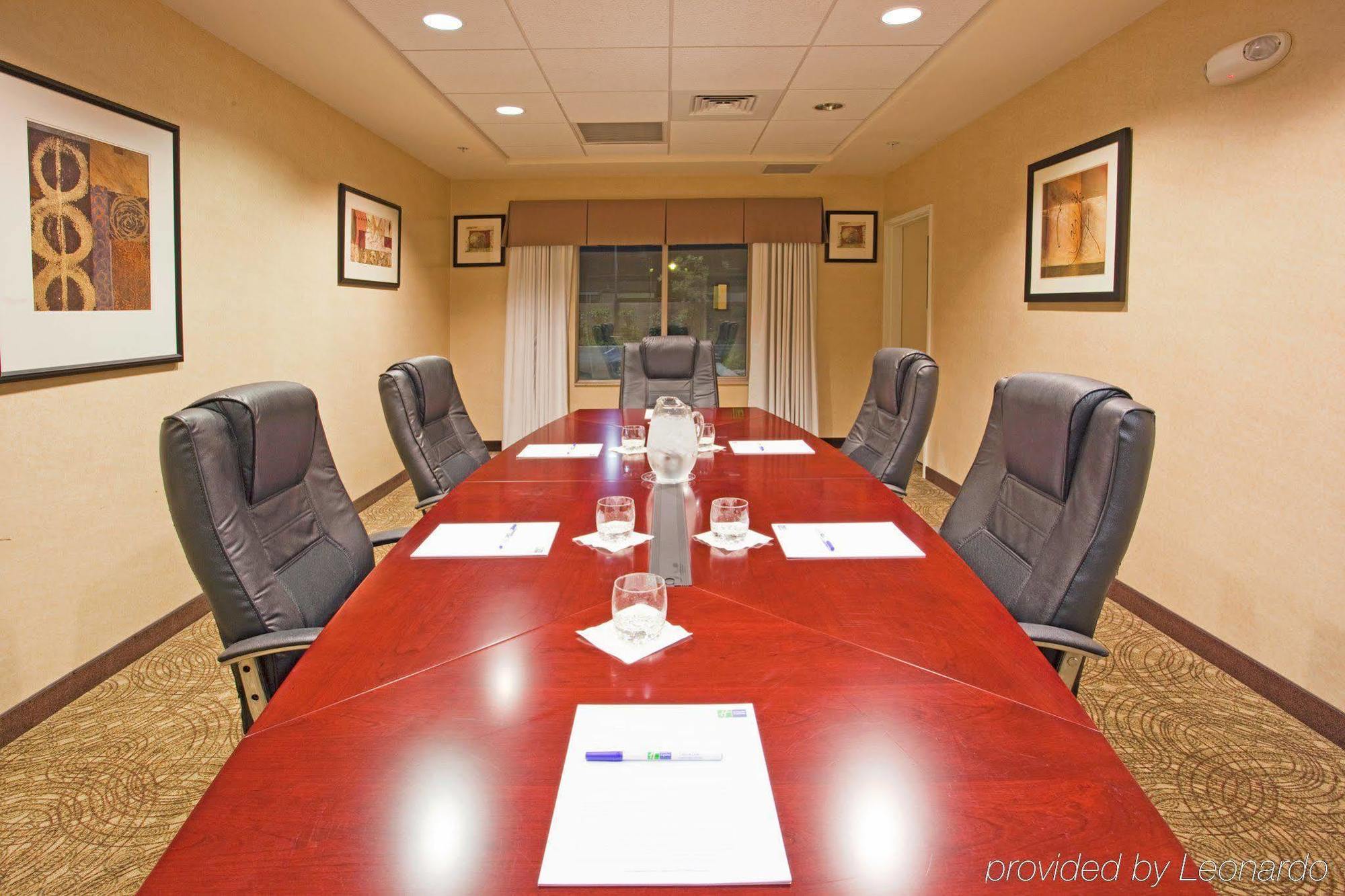 Holiday Inn Express & Suites Clovis Fresno Area By Ihg Зручності фото